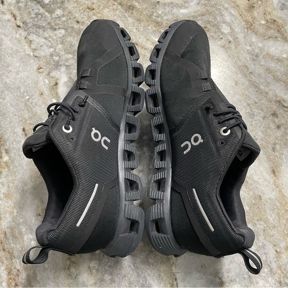 ON Cloud 5 Waterproof Running Shoe (Women) ALL BLACK SIZE 7 (59.98838) - Picture 6 of 12